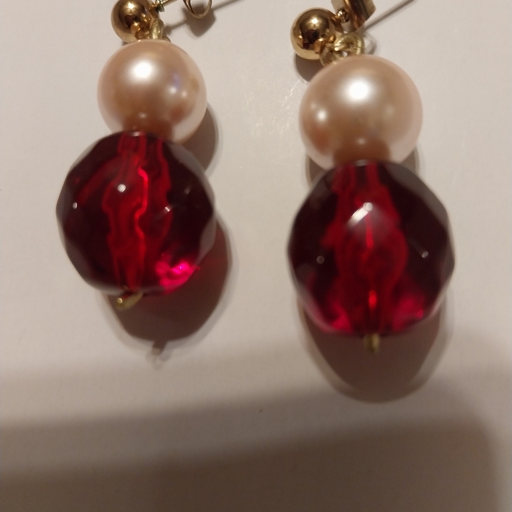 New beautiful Faux pearl and cut red glass earrings